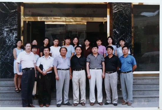 1997年，恢復(fù)經(jīng)營，更名為“陜西省地產(chǎn)開發(fā)服務(wù)總公司”.jpg